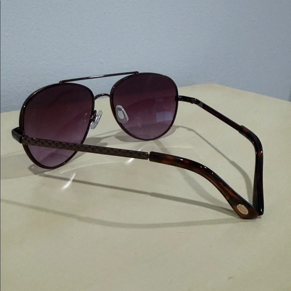 Oscar de la Renta Dark Aviator Sunglasses